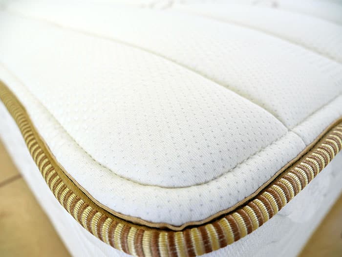 Saatva Memory Foam Hybrid Corner Close Saatva Memory Foam Hybrid corner close-up